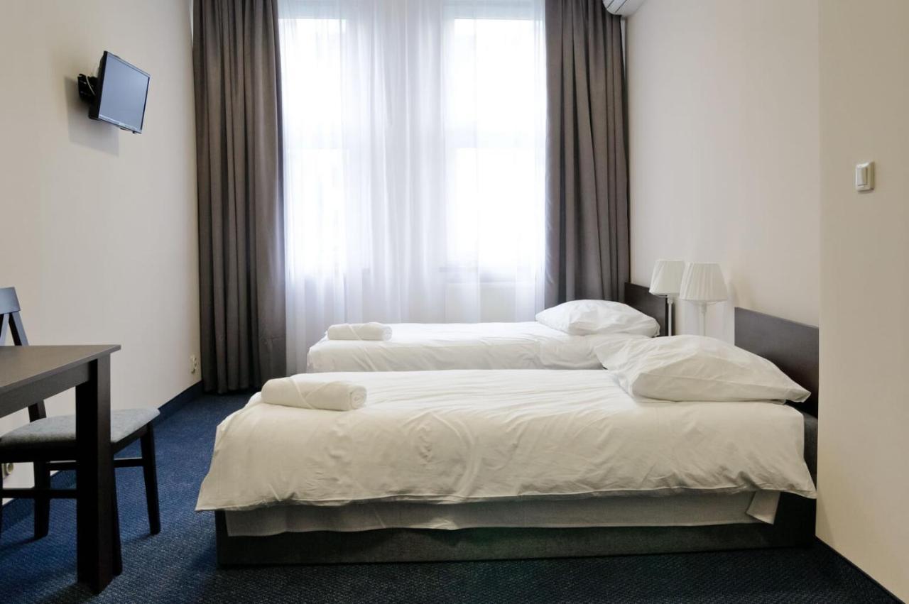 Baza Hotelowa Bobrowiecka 9 Varşovia Exterior foto