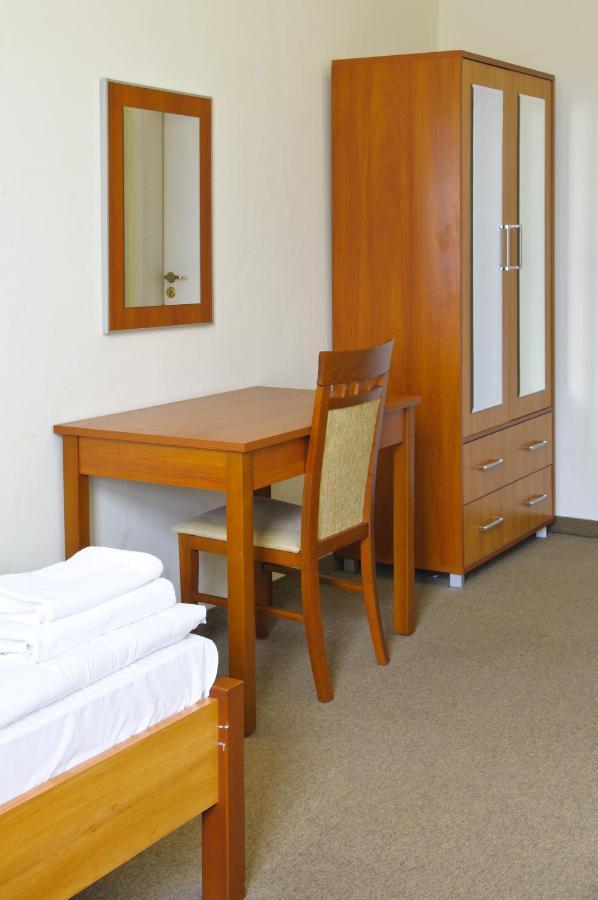 Baza Hotelowa Bobrowiecka 9 Varşovia Exterior foto